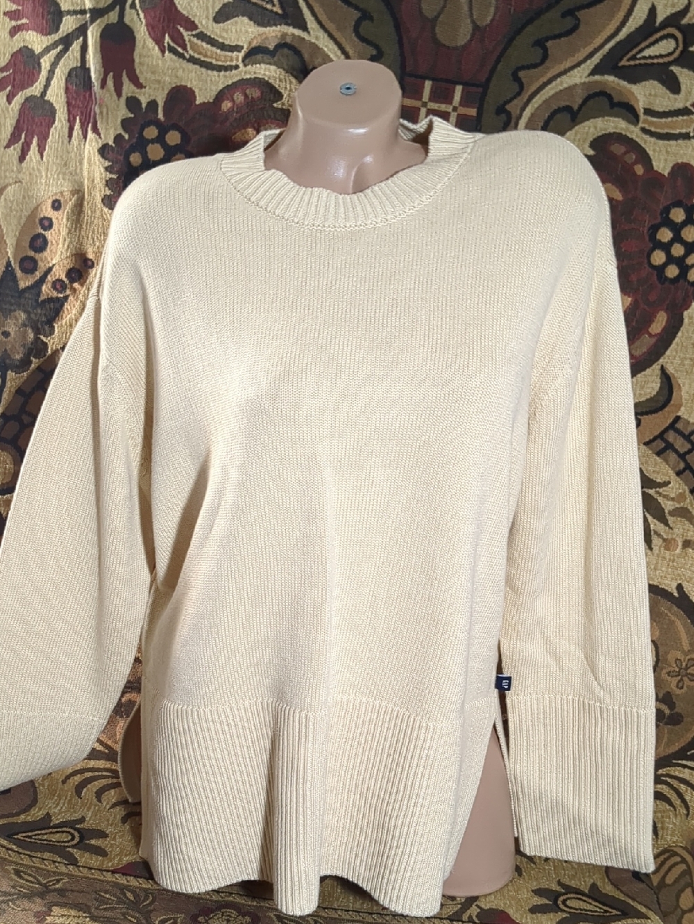 GAP Cream Crewneck Lightweight Knit Sweater